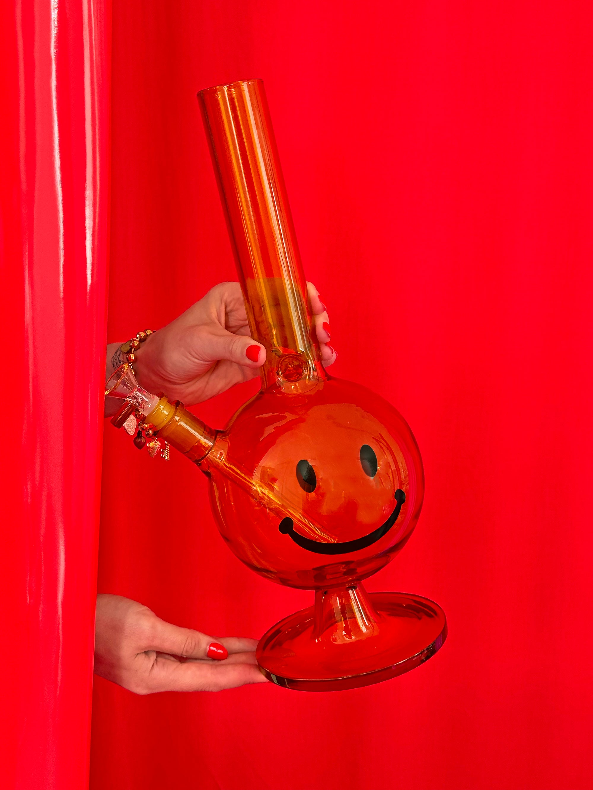 XL Smiley Bong